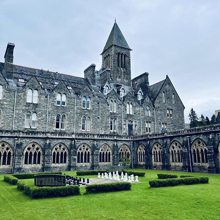 The Classrooms at Loch Ness Abbey: Lakeside Heritage Resort Fort Augustus Exterior photo