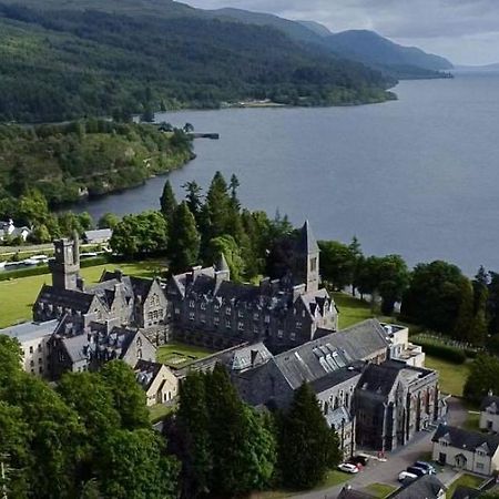 The Classrooms at Loch Ness Abbey: Lakeside Heritage Resort Fort Augustus Exterior photo