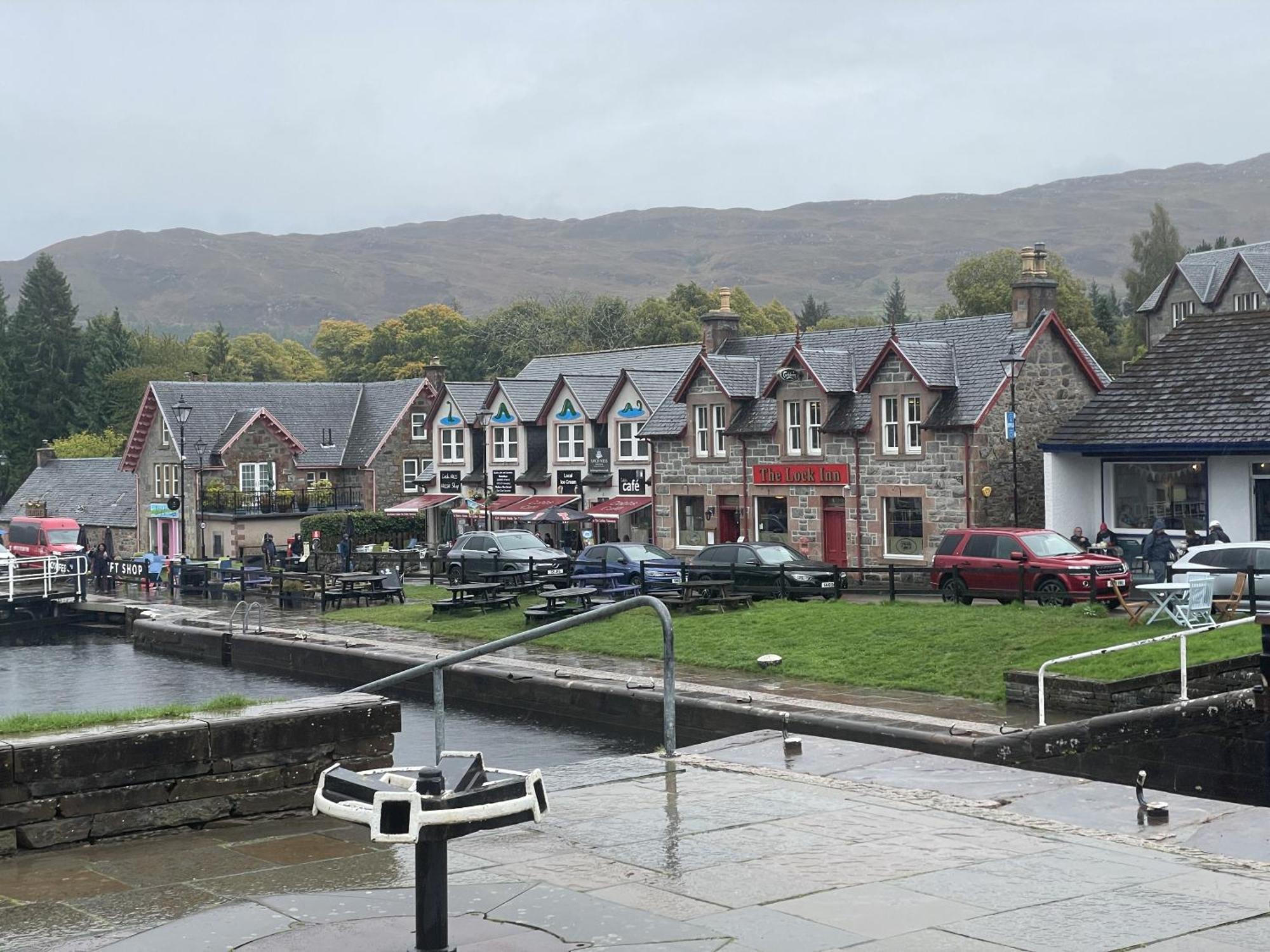 The Classrooms at Loch Ness Abbey: Lakeside Heritage Resort Fort Augustus Exterior photo